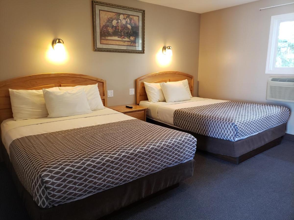 Lamplighter Inn Three Hills Bagian luar foto
